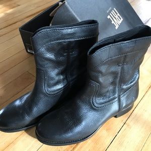 Frye Cara Roper Short